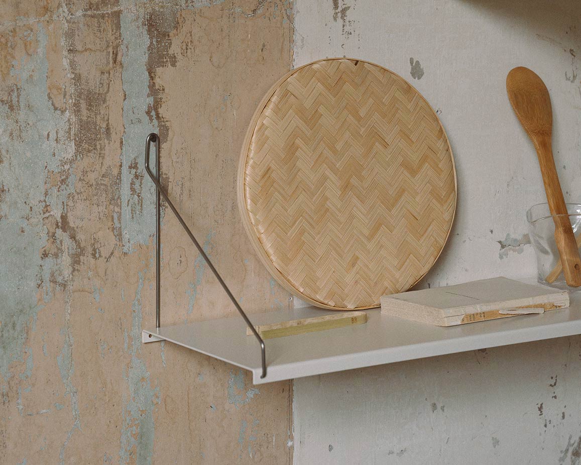 FRAMA - Single Shelf | Warm White Steel | D20 / W80