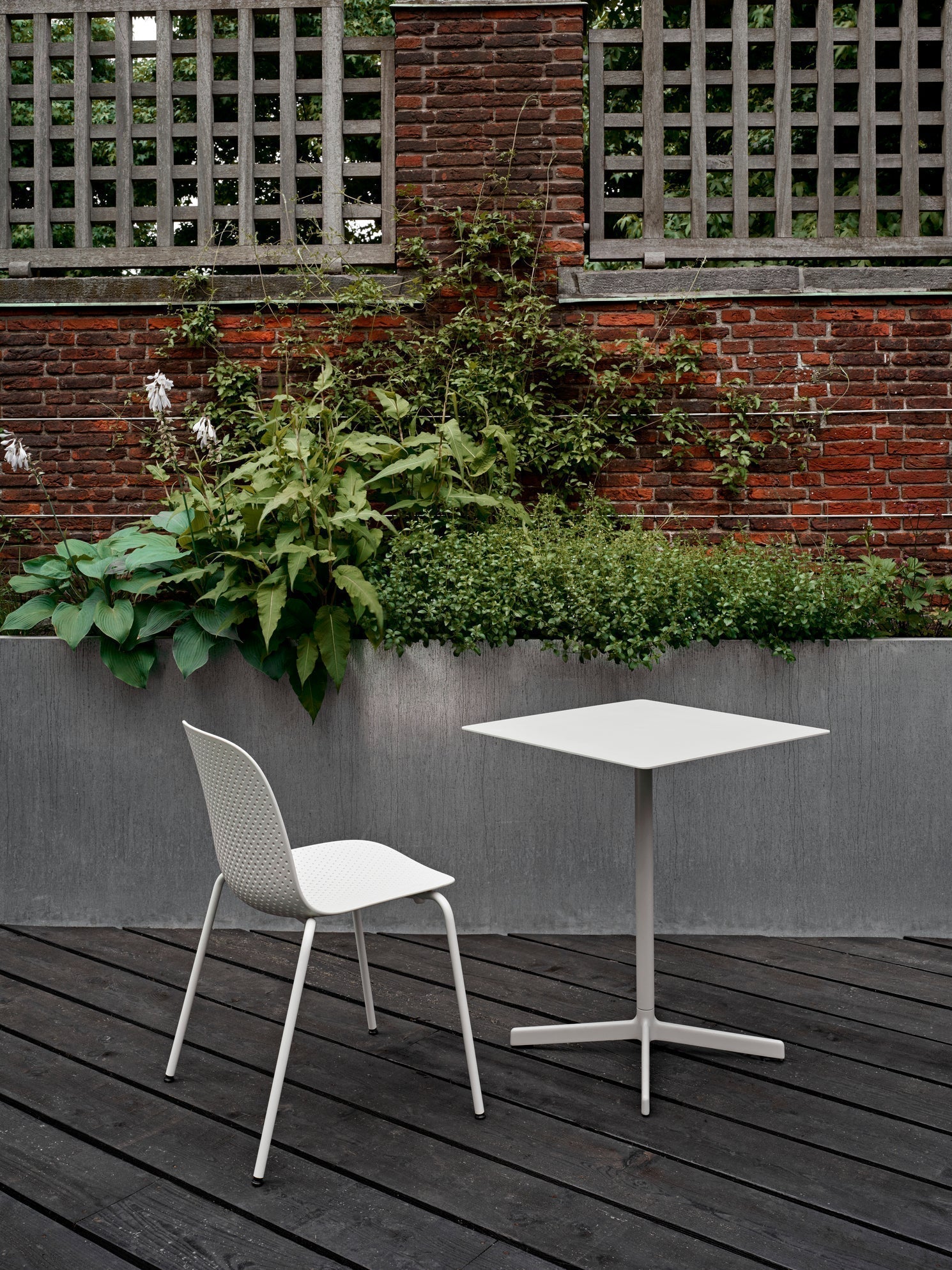 Neu Table HAY