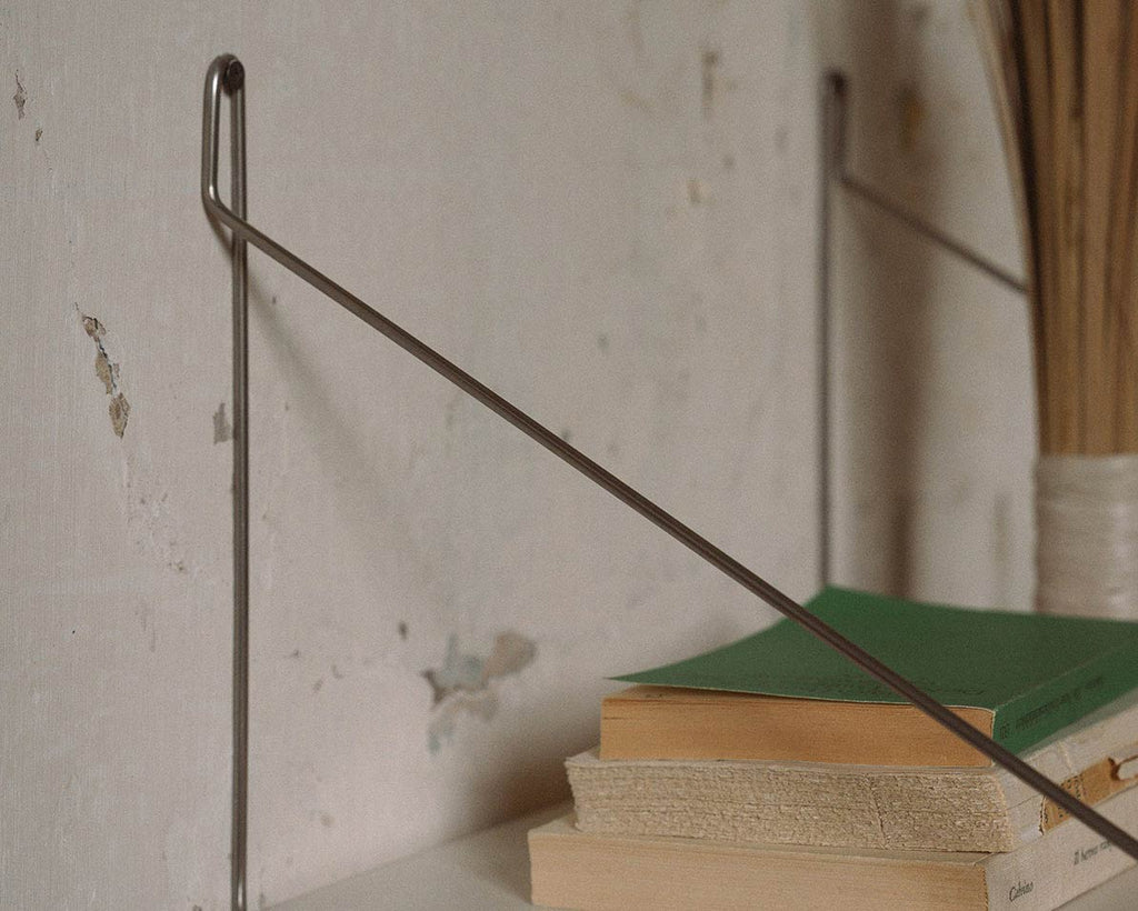 FRAMA - Single Shelf | Warm White Steel | D27 / W80 FRAMA