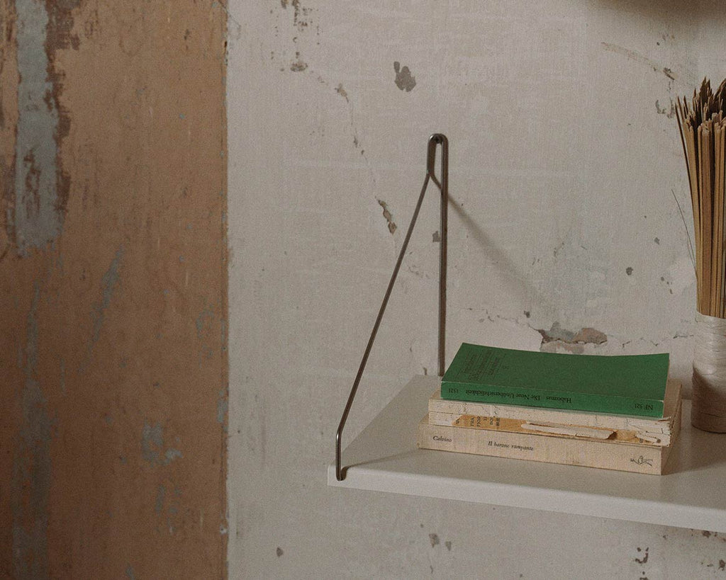 FRAMA - Single Shelf | Warm White Steel | D27 / W60 FRAMA