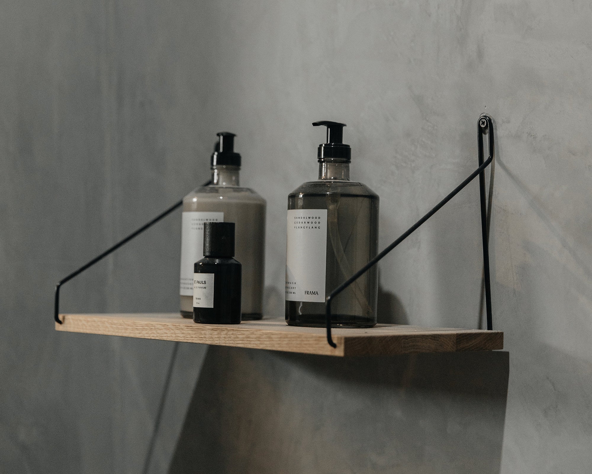 FRAMA - Single Shelf | Natural Oak / Black | D20 / W40