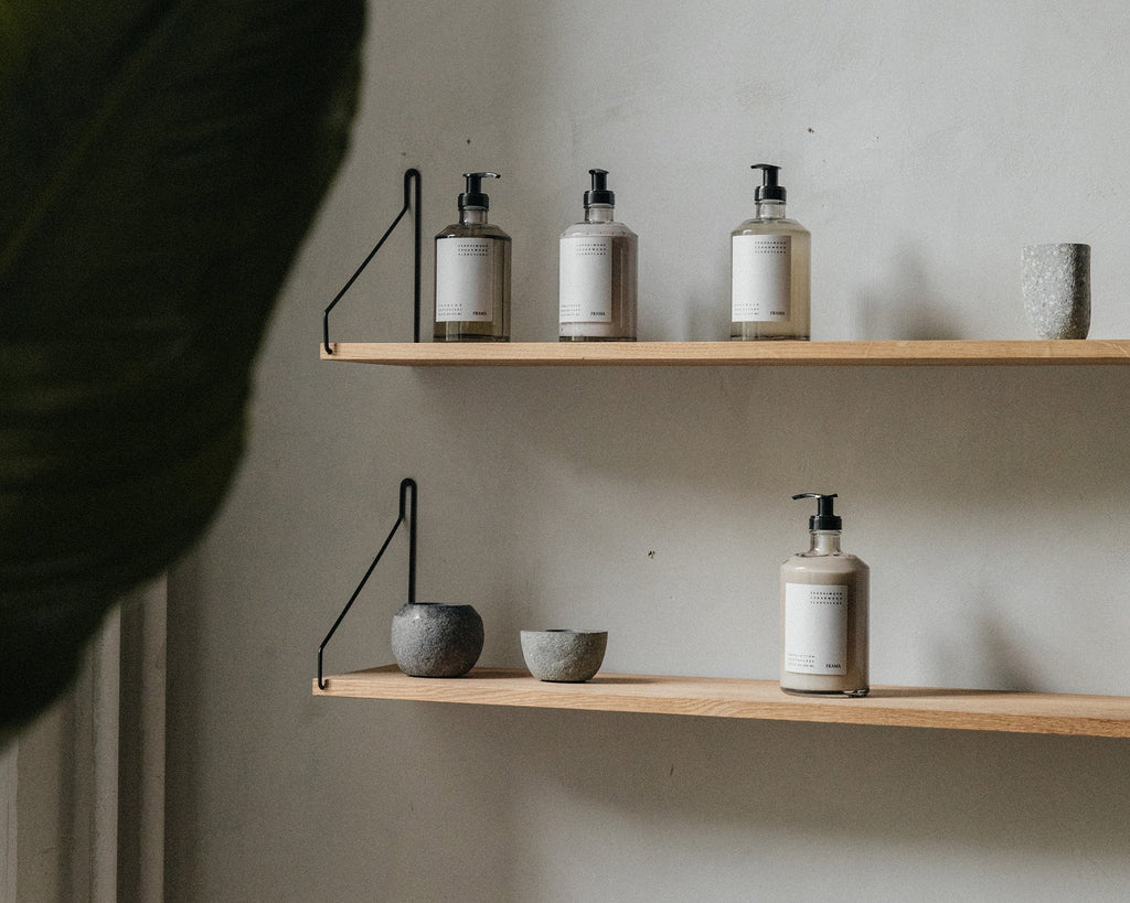 FRAMA - Single Shelf | Natural Oak / Black | D20 / W80