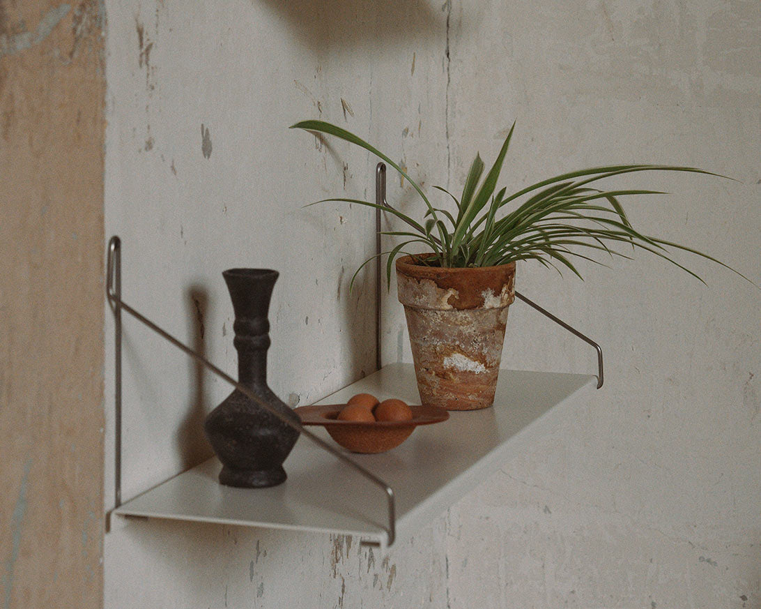 FRAMA - Single Shelf | Warm White Steel | D20 / W60