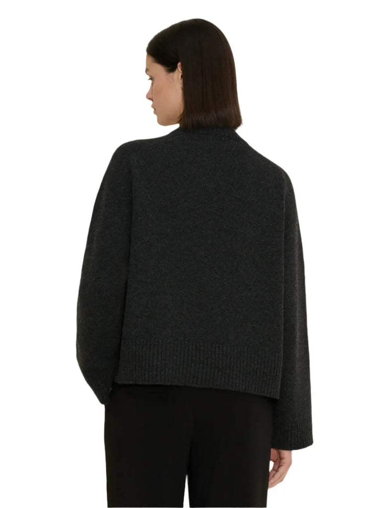 W. Lambswool knit Crew Dk. Grey Holzweiler