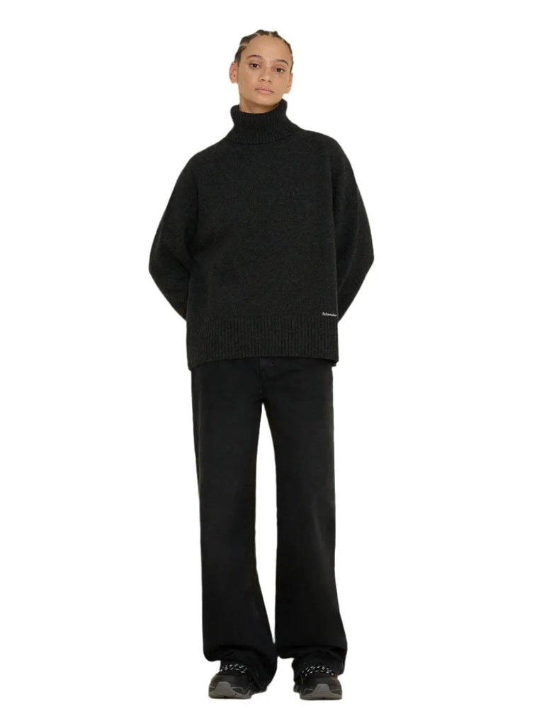 W. Lambswool Knit Turtle Dk. Grey Holzweiler