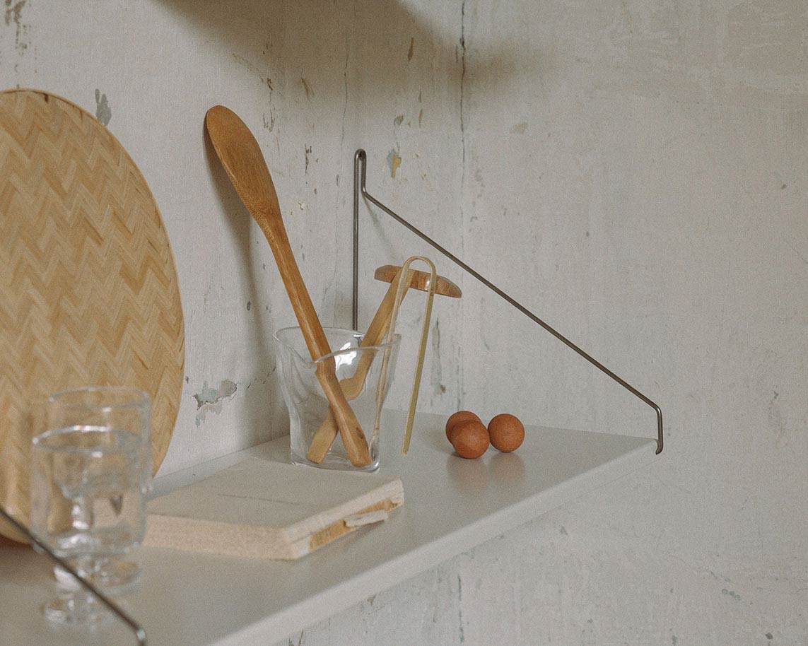 FRAMA - Single Shelf | Warm White Steel | D20 / W80