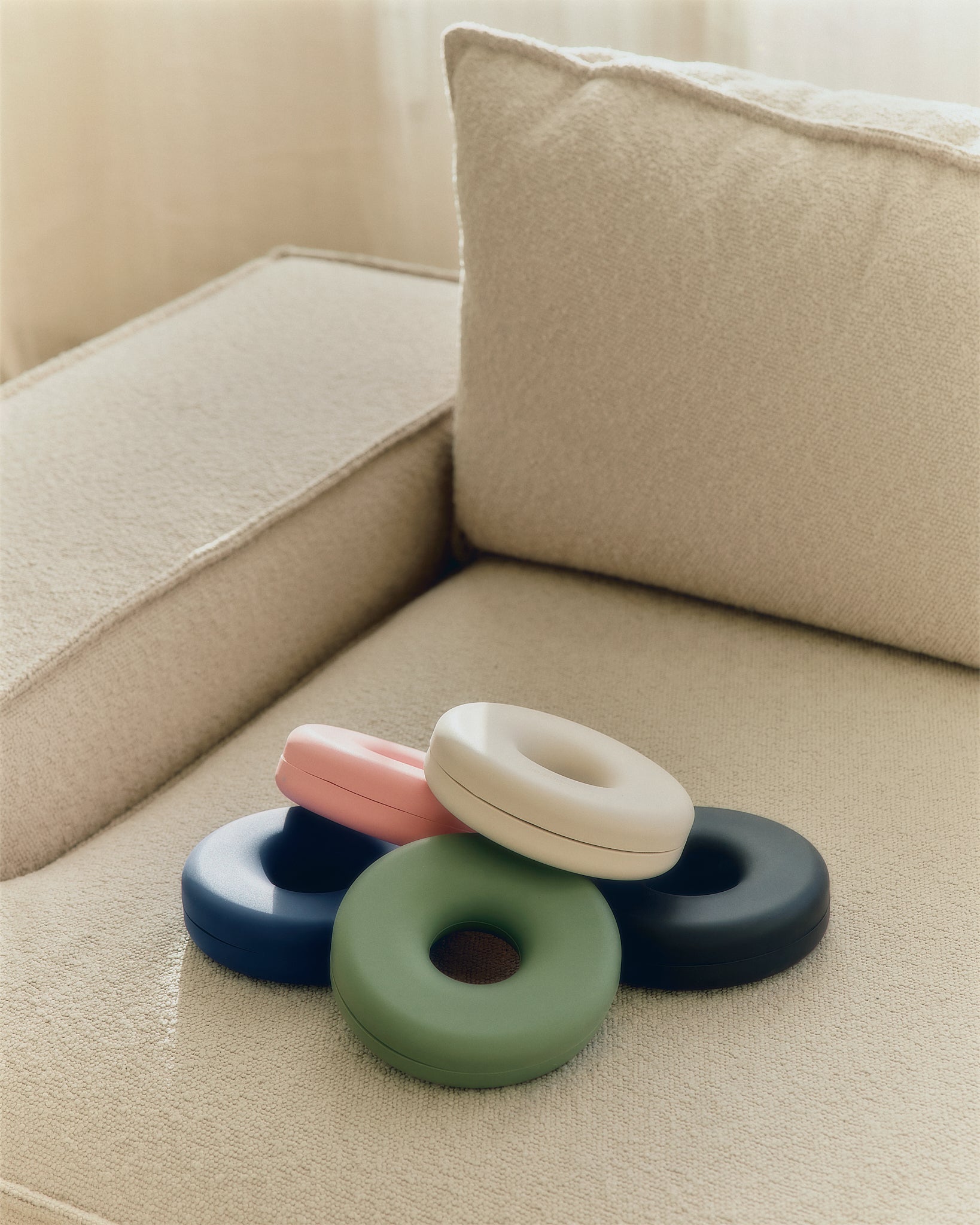 Cable Bagel - Charcoal Pedestal
