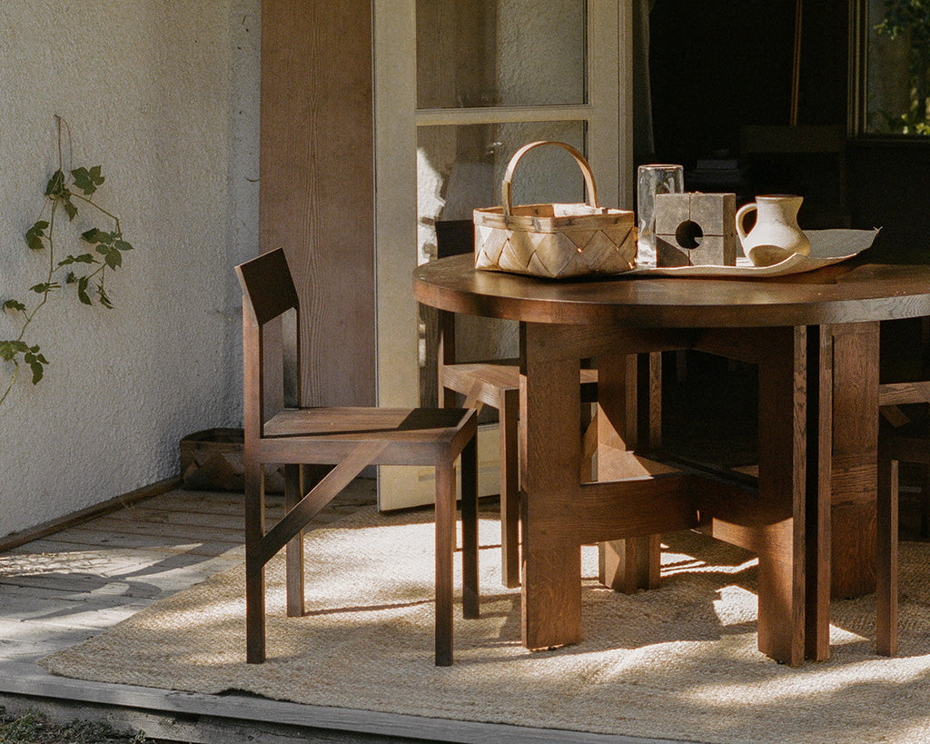 FRAMA - Farmhouse Trestle Table | Dark Oak | 140 Ø Round