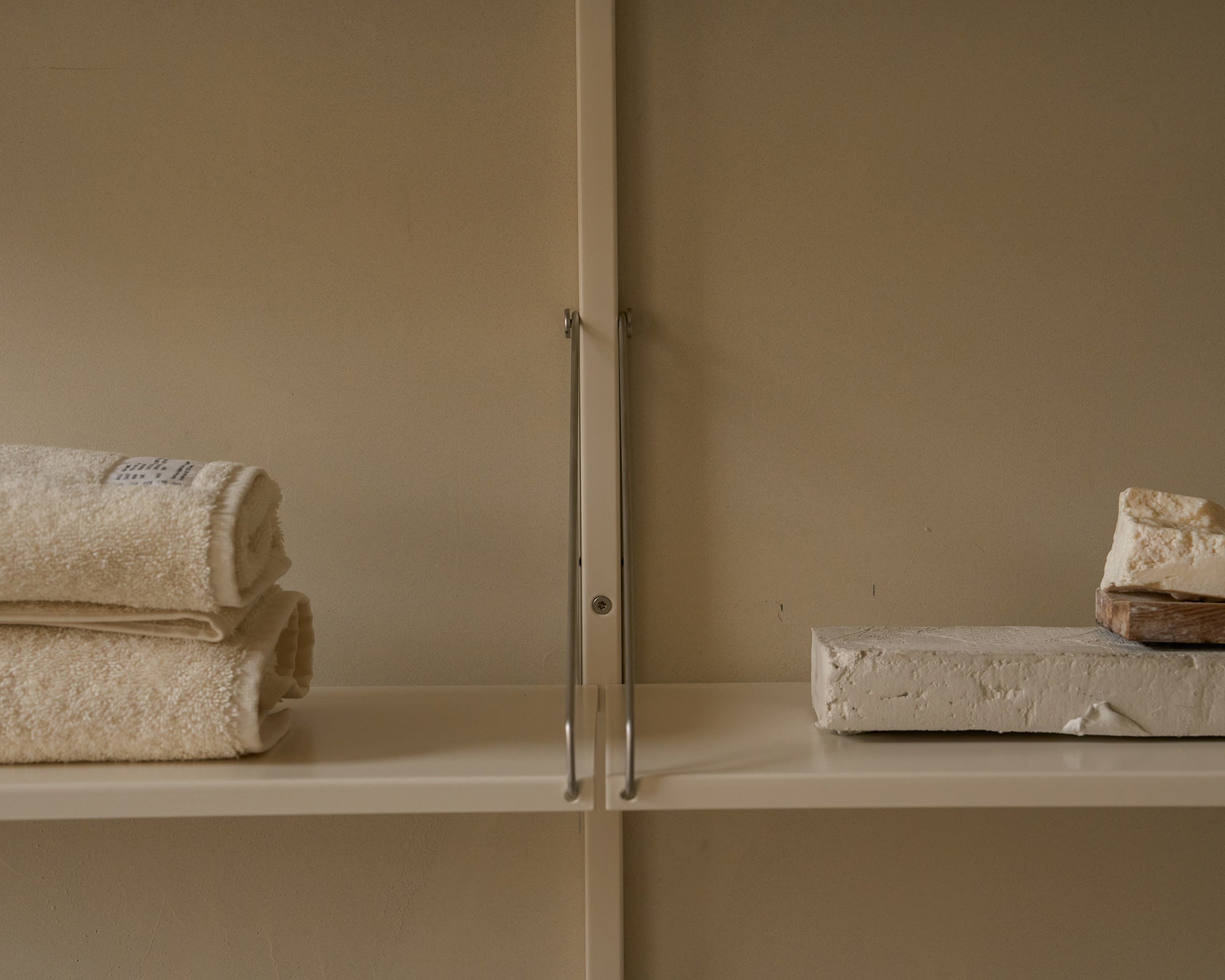 FRAMA - Library Shelf | Warm White Steel | D20 / W80