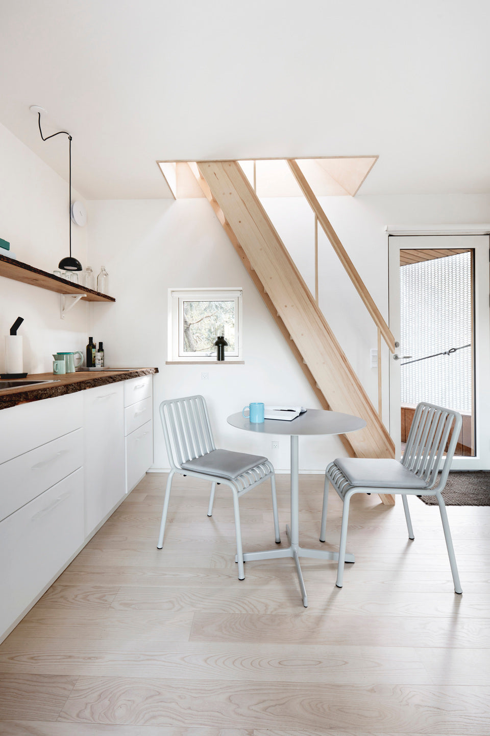 Neu Table HAY