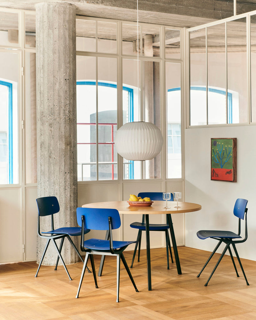 Loop Stand Round Table HAY