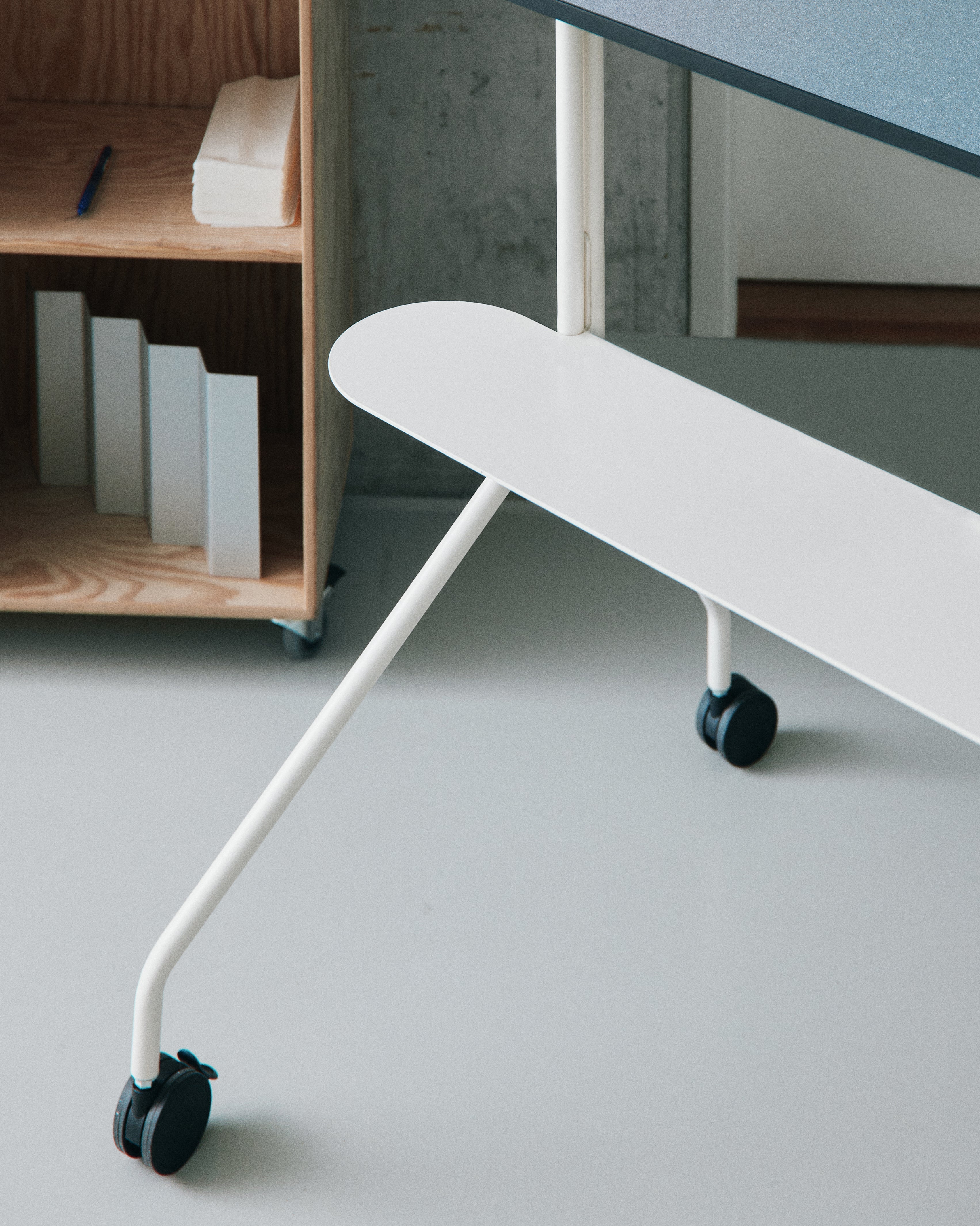 Moon PRO - Pearl Pedestal