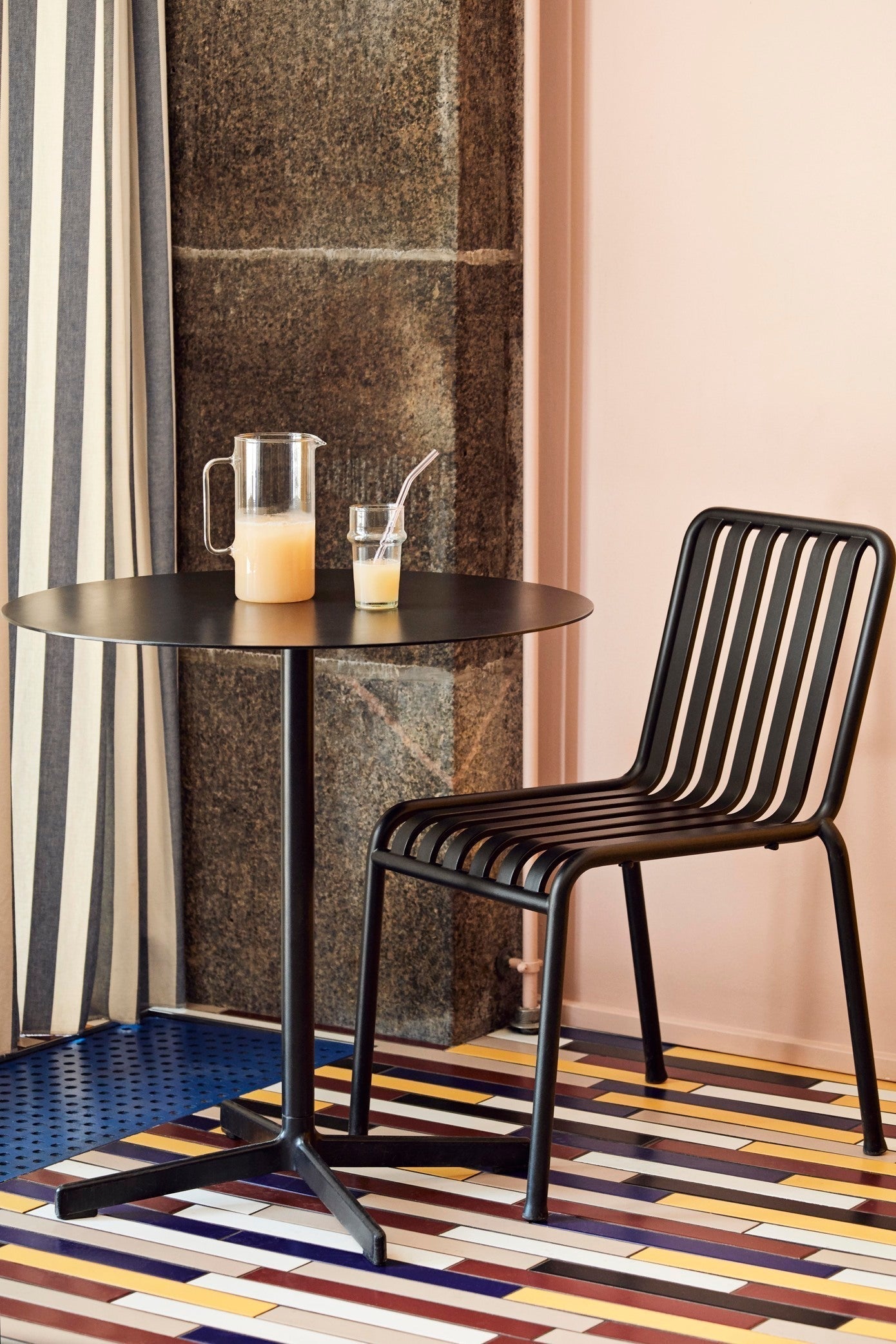 Neu Table HAY