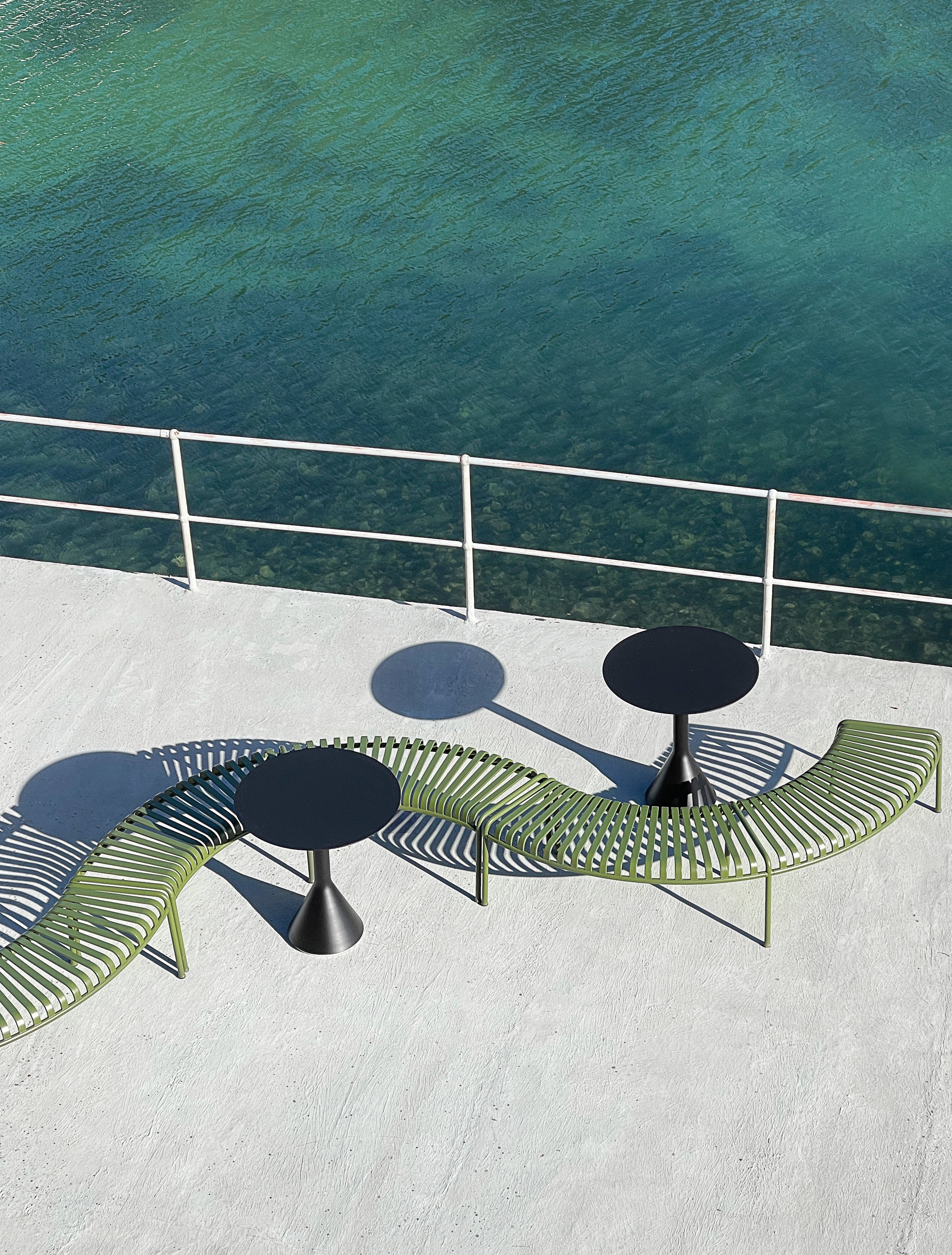 Palissade Park Bench incl. Middle Leg HAY