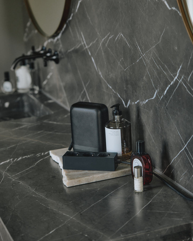 Power Bar 2 meters - Charcoal Pedestal