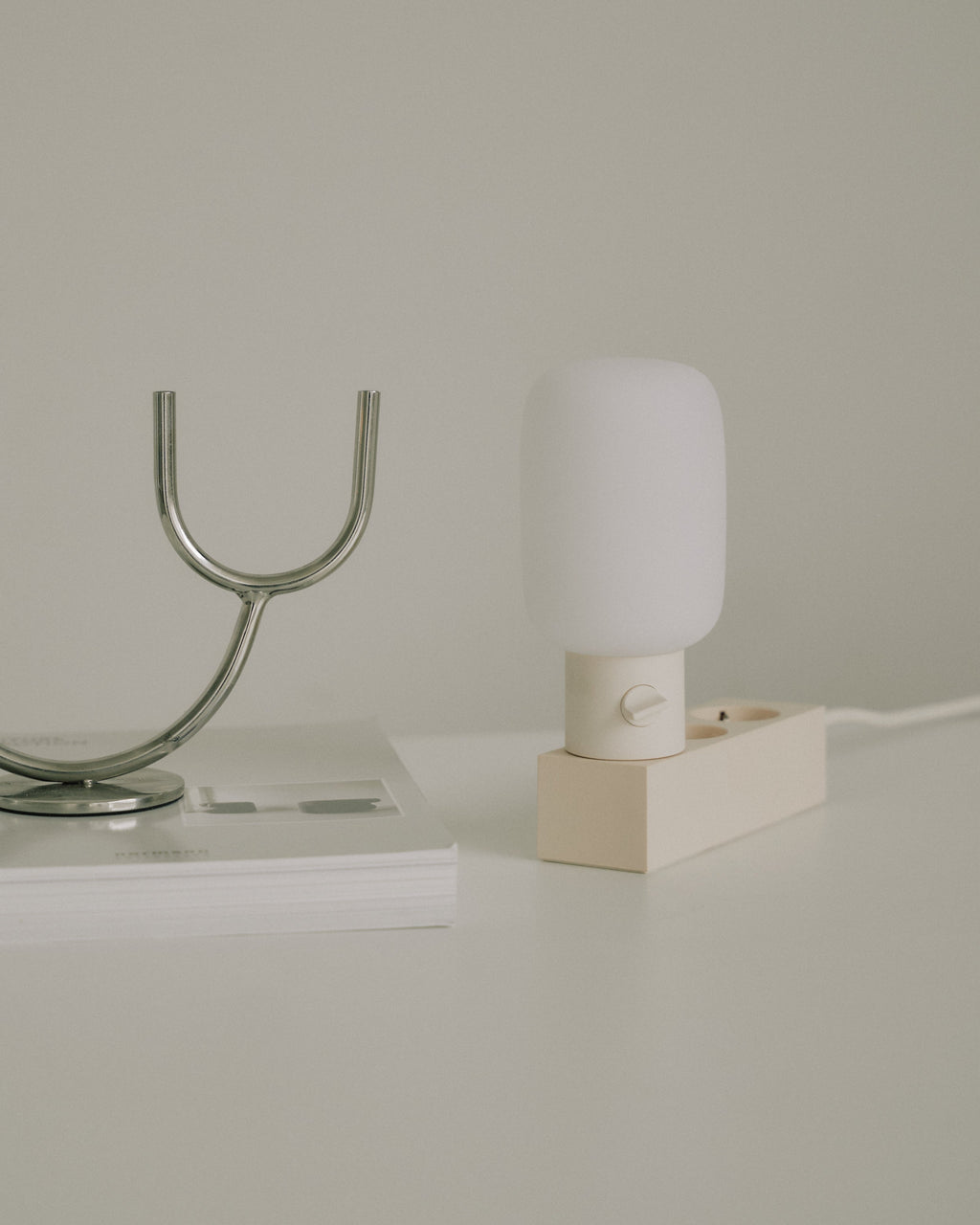 Power Bar 2 meters - Pearl Pedestal