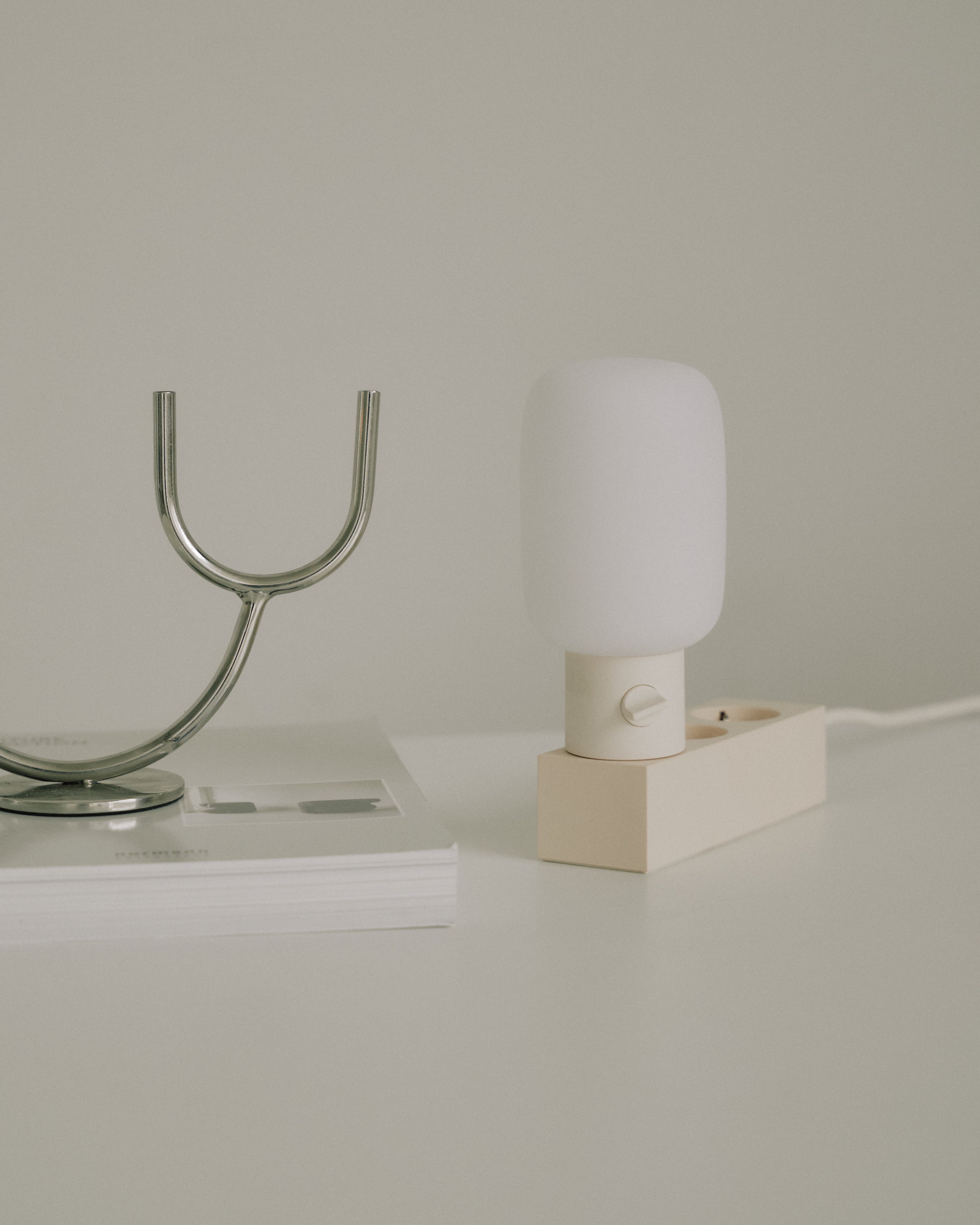 Power Bar 2 meters - Pearl Pedestal