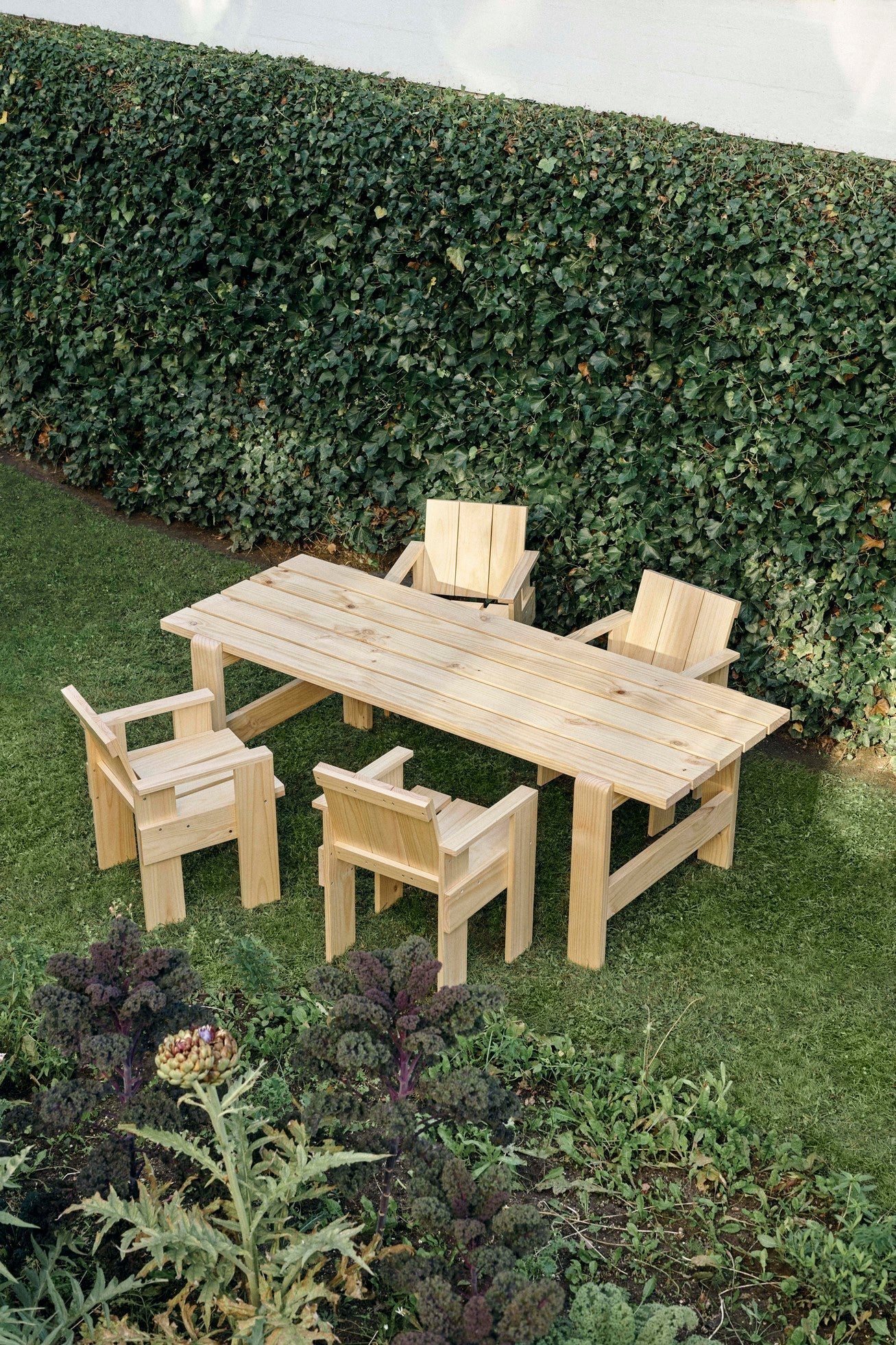 Weekday Table HAY