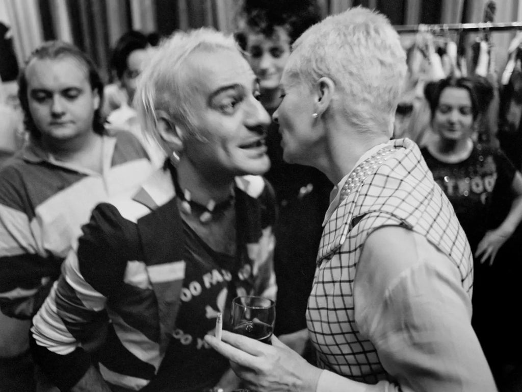 IDEA Gavin Bond BEING THERE 